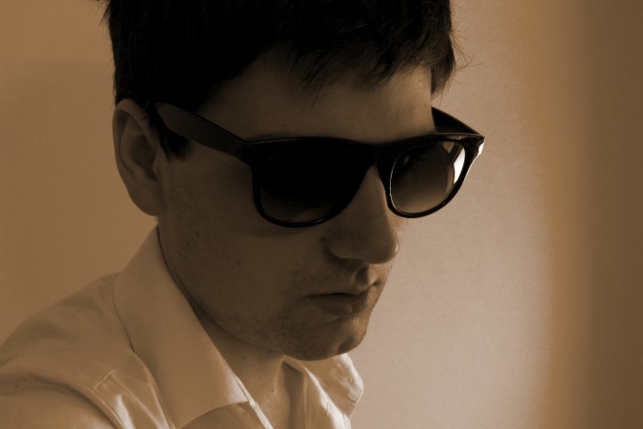 FIFA Records sign Laurie&nbsp;Shaw