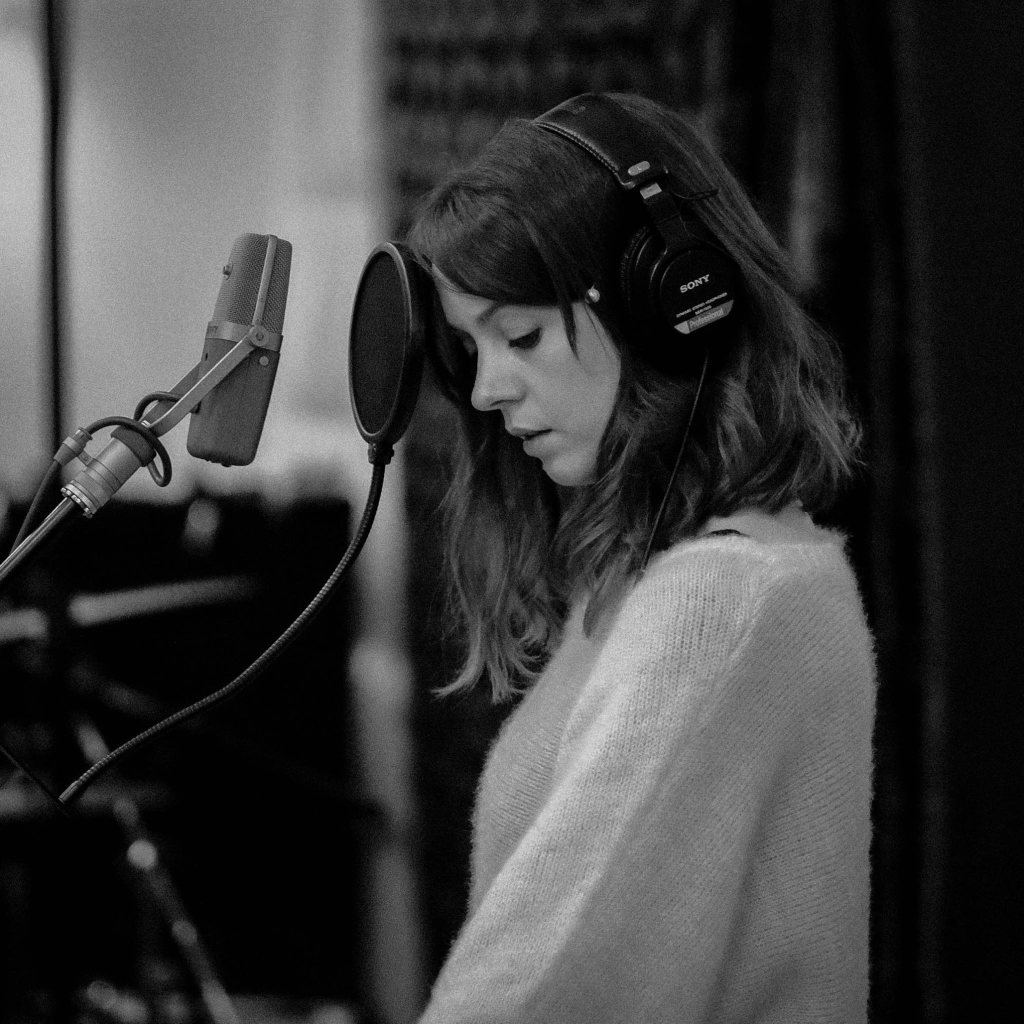 Premiere | Marlene Enright goes solo with ‘When The Water Is&nbsp;Hot’