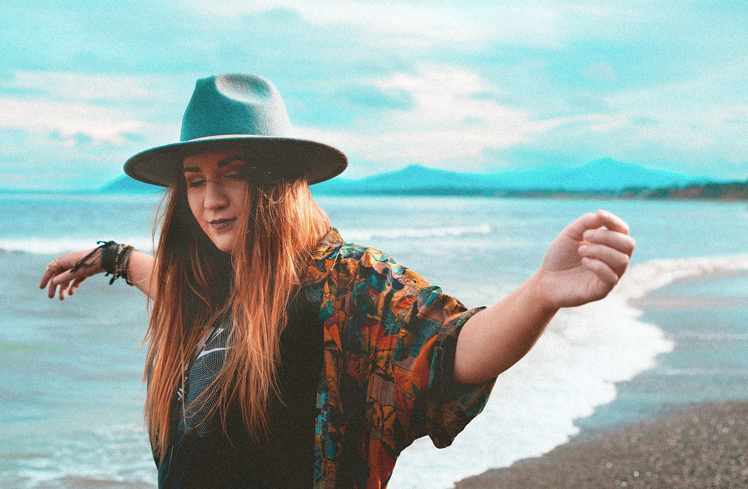 Premiere | Elkae returns with the hazy electro-soul of ‘I Feel’ – The ...