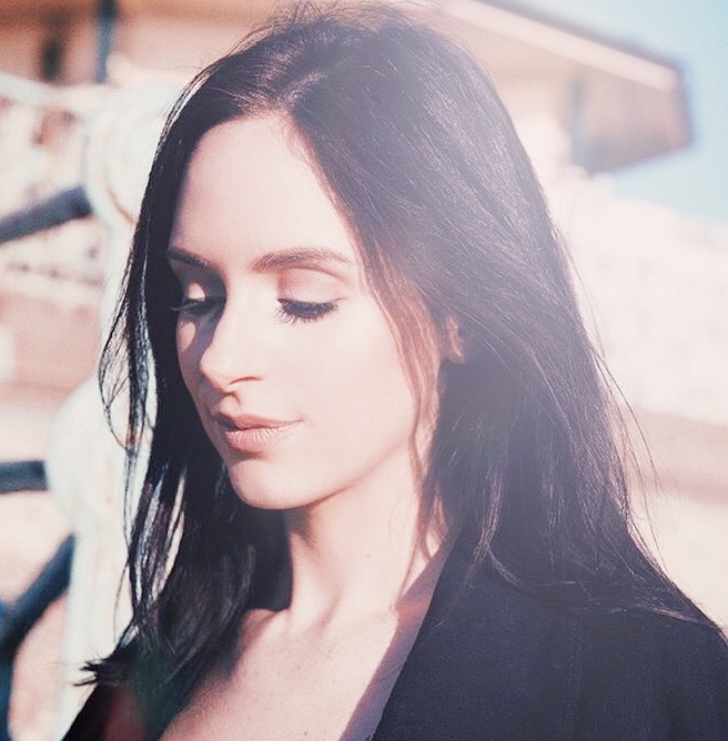 “I’ve changed. A lot has happened so I’m excited to see where I can take it with my head more screwed on and a new perspective on things” Blooms talks to TLMT about her new single ‘Bare&nbsp;Bones’