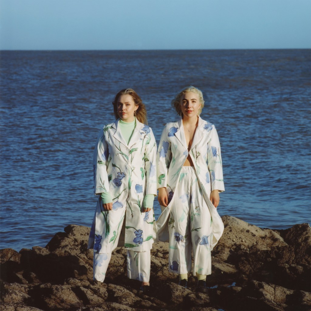 Review | “The music flourishes and gestures in harmonies and melodies like paint on a canvas” Saint Sister – Where I Should&nbsp;End