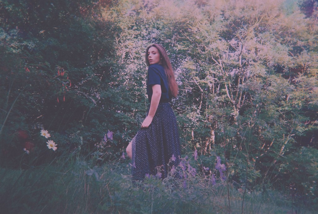 Premiere | Leah Rose unveils the dark cinematic sound of ‘Dangerous Pink’